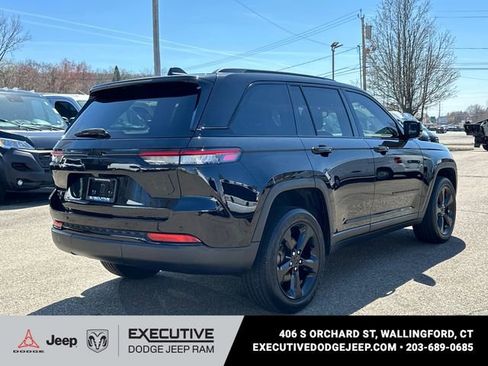 Used 2023 Jeep Grand Cherokee Altitude image 4