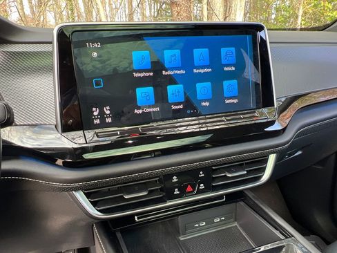 Certified 2024 Volkswagen Atlas Cross Sport SEL R-Line image 23