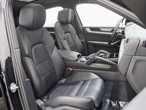 Used 2024 Porsche Cayenne Coupe image 28