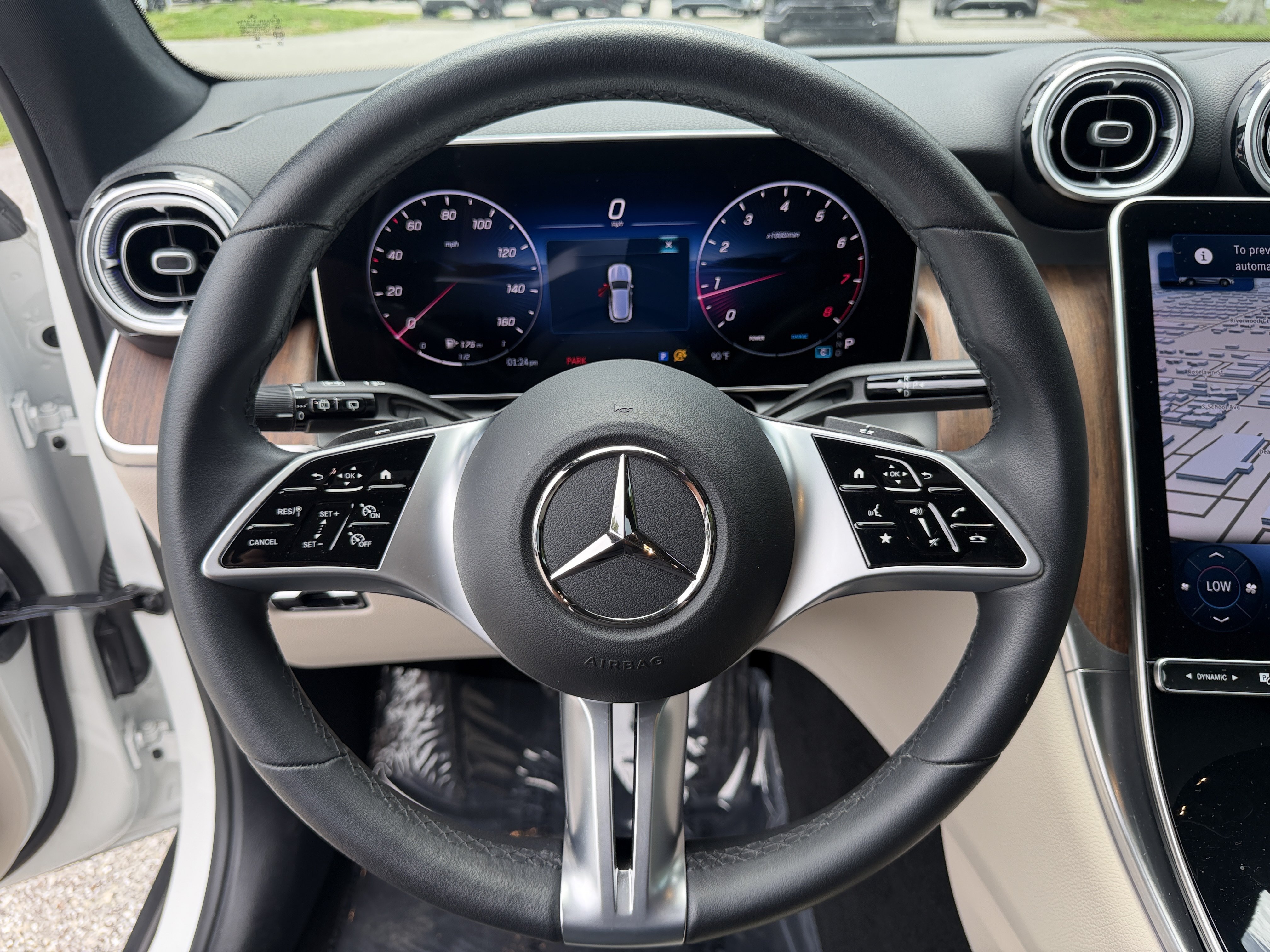 Used 2025 Mercedes-Benz GLC 300 image 34