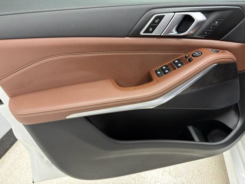 Used 2022 BMW X5 xDrive40i w/ M Sport Package image 14