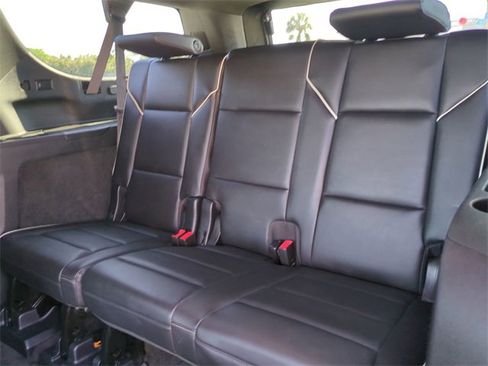 Used 2022 Cadillac Escalade ESV Premium Luxury image 16