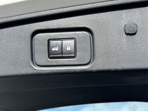 Used 2024 Nissan Pathfinder SL w/ Black Appearance Package image 21