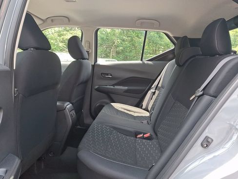 Used 2021 Nissan Kicks SV FWD image 11