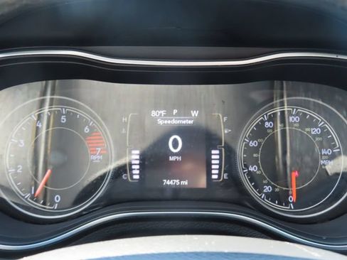 Used 2019 Jeep Cherokee Latitude Plus w/ Cold Weather Group AWD/4WD image 34