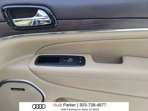 Used 2019 Jeep Grand Cherokee Overland AWD/4WD image 13