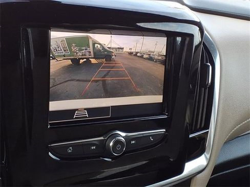 Used 2023 Chevrolet Traverse LS image 10