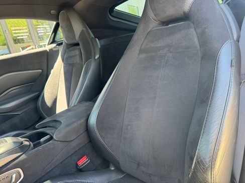 Used 2019 Aston Martin V8 Vantage Coupe RWD image 17