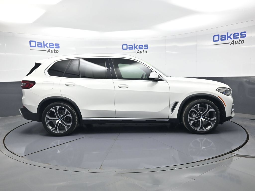 Used 2022 BMW X5 xDrive40i w/ Executive Package AWD/4WD image 8