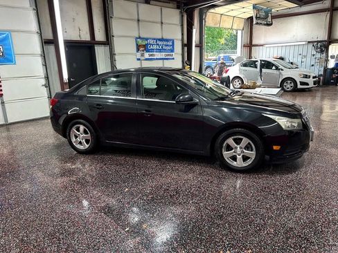 Used 2014 Chevrolet Cruze LT image 2