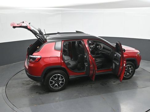 Used 2025 Jeep Compass Trailhawk AWD/4WD image 51