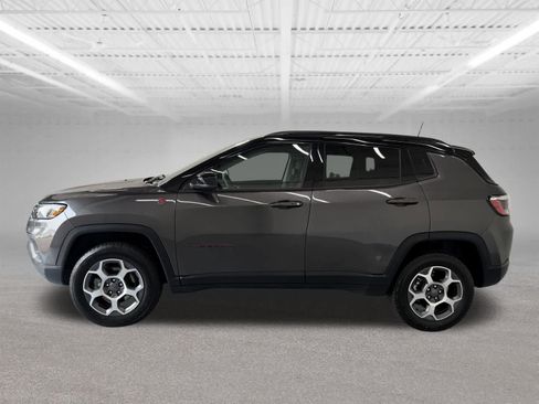 Used 2022 Jeep Compass Trailhawk w/ Trailhawk Convenience Group AWD/4WD image 2