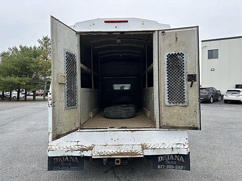 Used 2012 Ford F550 2WD Regular Cab Super Duty w/ Payload Upgrade Pkg image 5