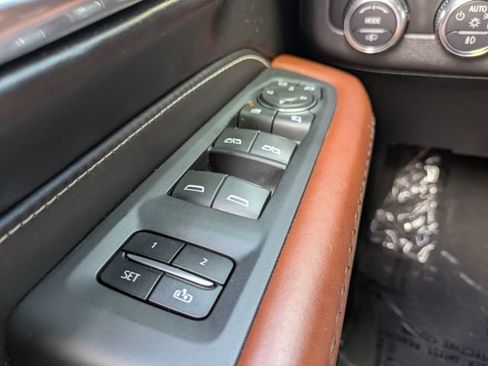 Used 2024 GMC Yukon Denali Ultimate AWD/4WD image 32