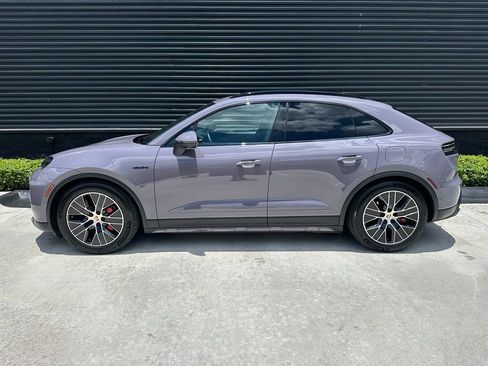 Certified 2025 Porsche Macan 4S Electric AWD/4WD image 2