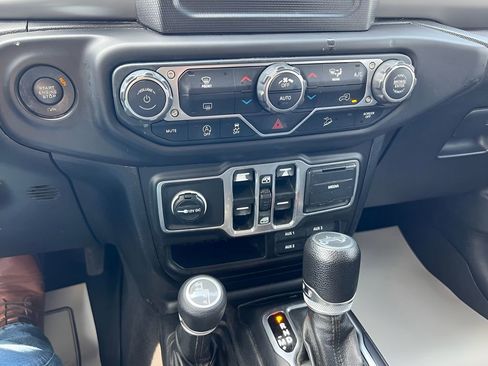 Used 2018 Jeep Wrangler Unlimited Sport S image 22