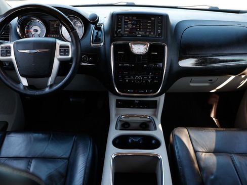 Used 2015 Chrysler Town & Country Limited Platinum w/ Trailer Tow Group image 21