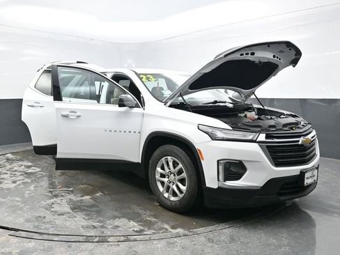 Used 2023 Chevrolet Traverse LS image 40