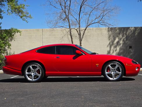 Used 2005 Jaguar XK8 Coupe image 11