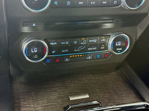 Used 2018 Ford Expedition Limited w/ Equipment Group 301A AWD/4WD image 18