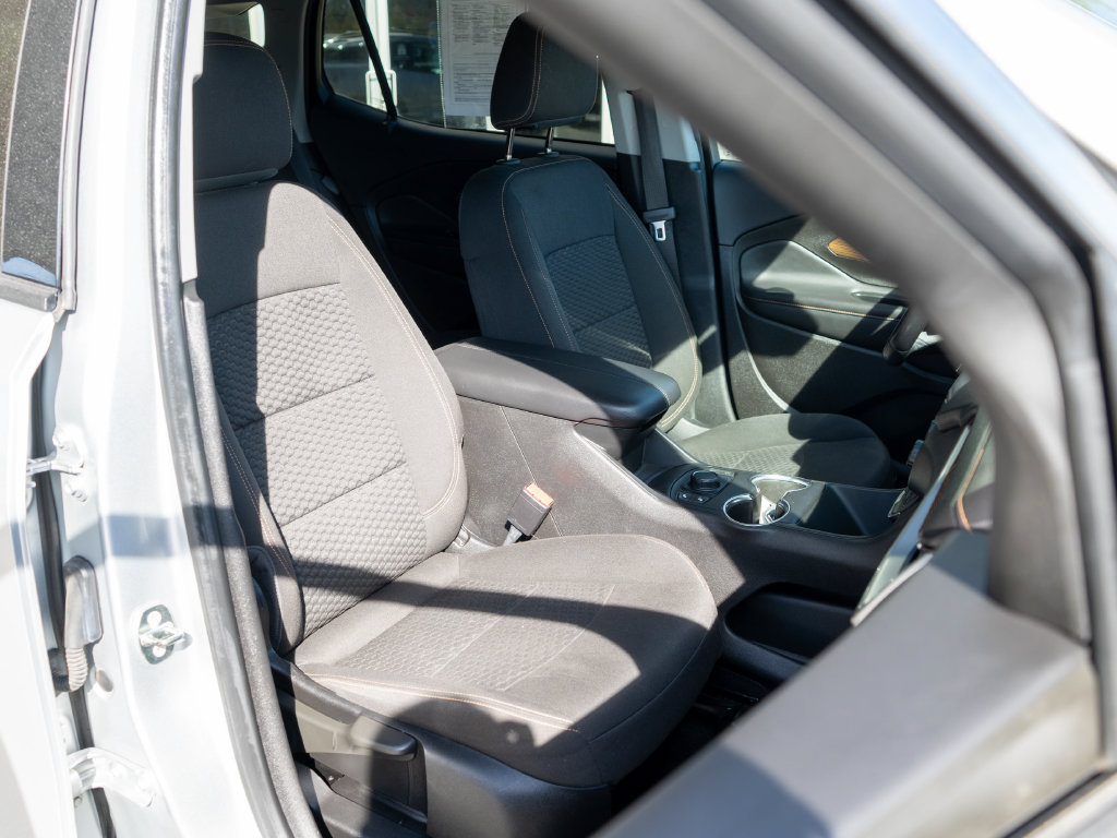 Used 2018 GMC Terrain SLE w/ Driver Convenience Package FWD image 9