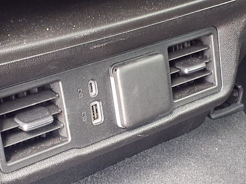 Used 2022 Chevrolet Silverado 1500 LT image 13