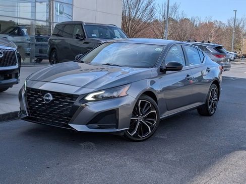 Used 2023 Nissan Altima 2.5 SR image 2