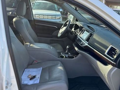 Used 2015 Toyota Highlander Limited Platinum image 14