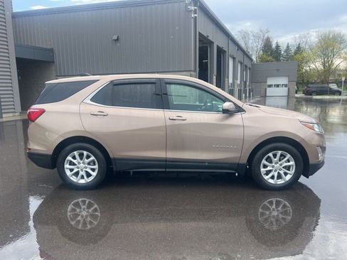 Used 2019 Chevrolet Equinox LT w/ Driver Convenience Package FWD image 4