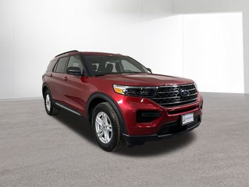 Used 2020 Ford Explorer XLT w/ Comfort Package image 3