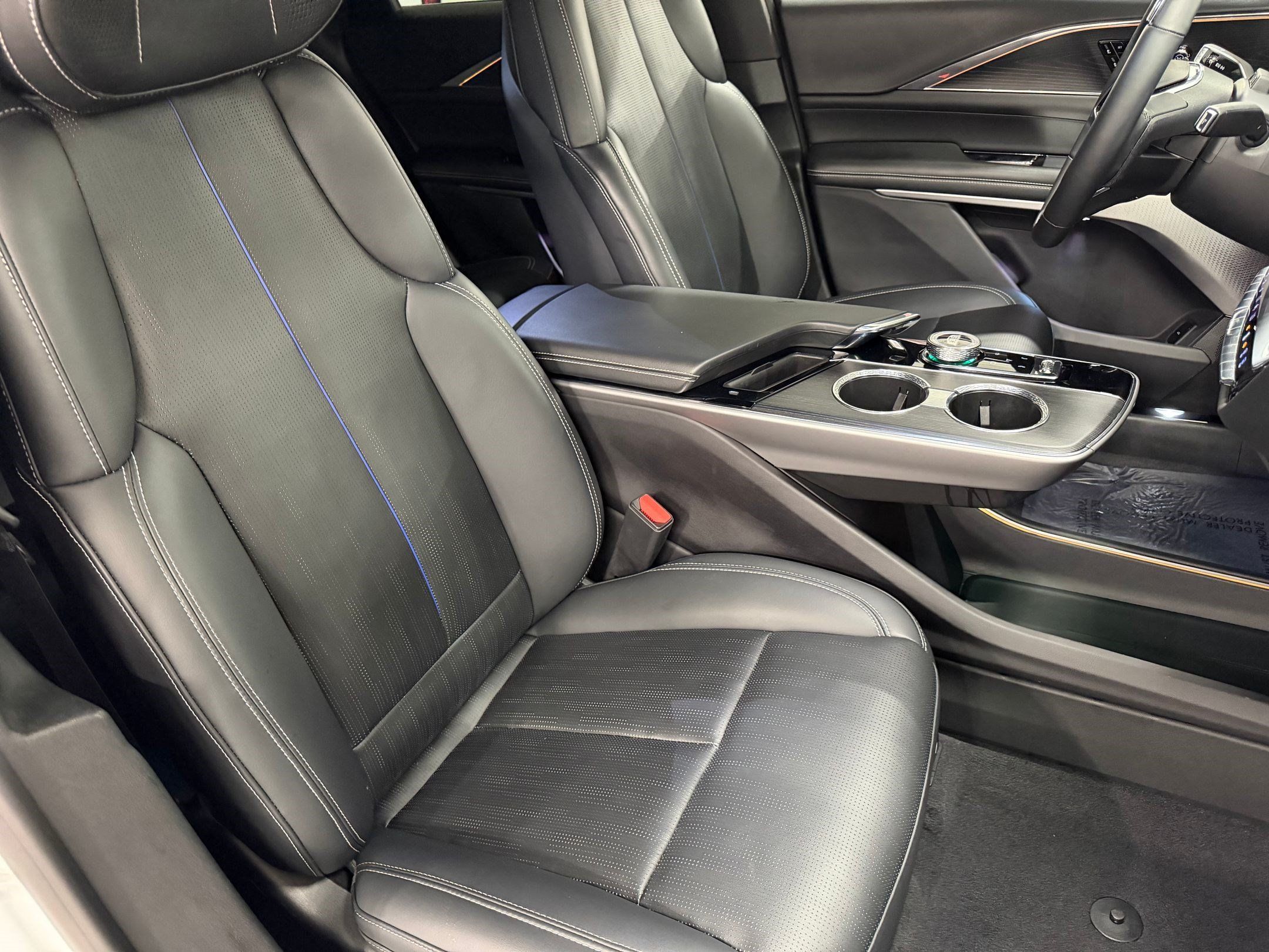 Certified 2024 Cadillac Lyriq Sport RWD image 35