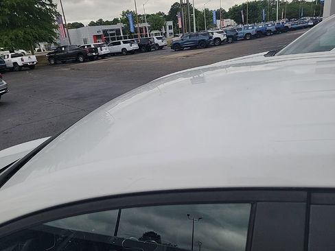 Used 2021 Chevrolet Equinox LT FWD image 16
