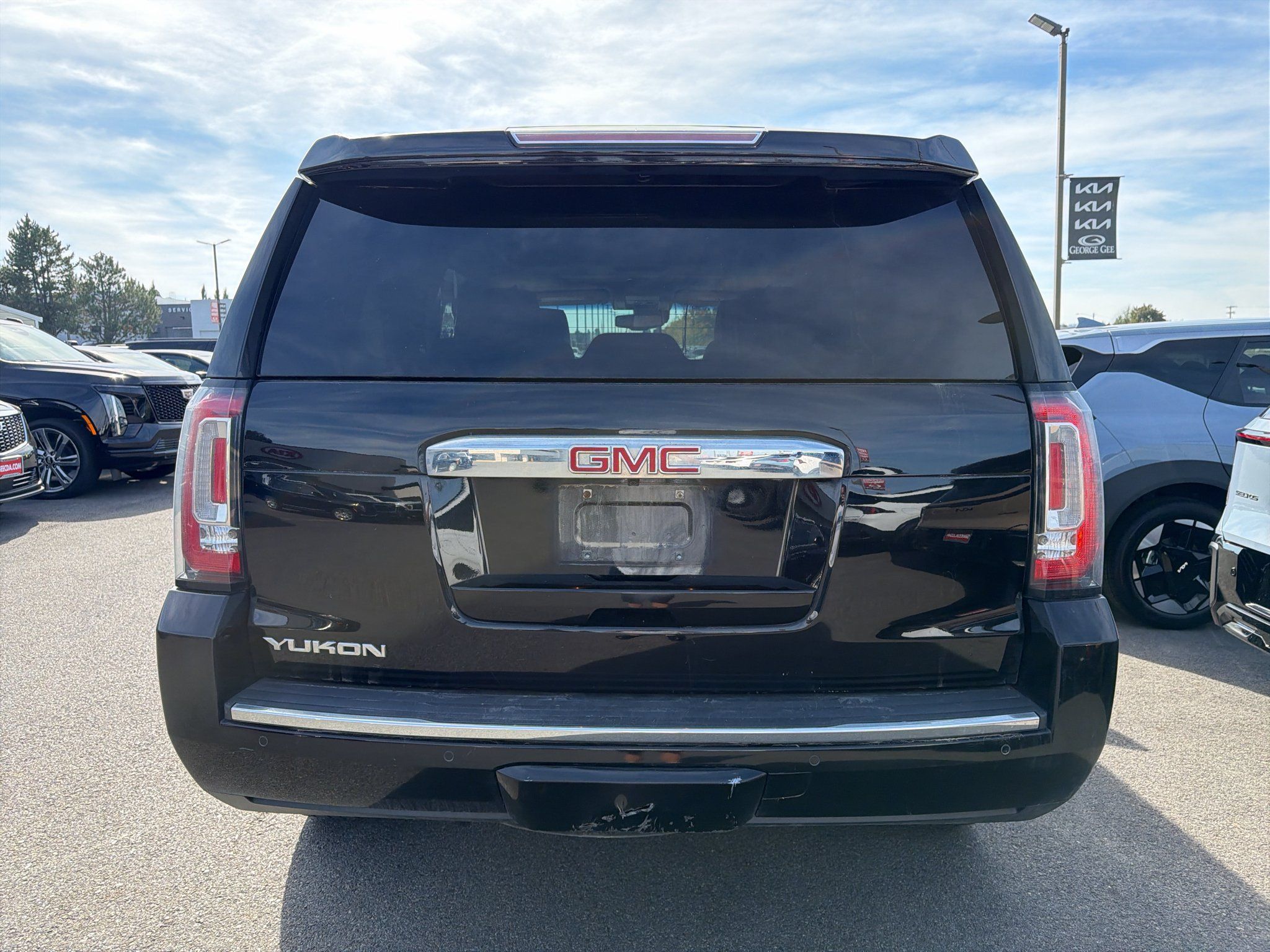 Used 2017 GMC Yukon Denali AWD/4WD image 5