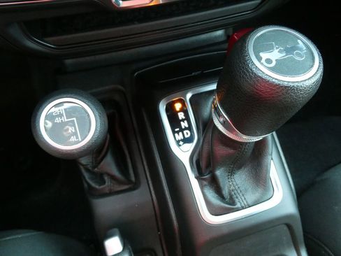 Used 2019 Jeep Wrangler Unlimited Sport S image 23