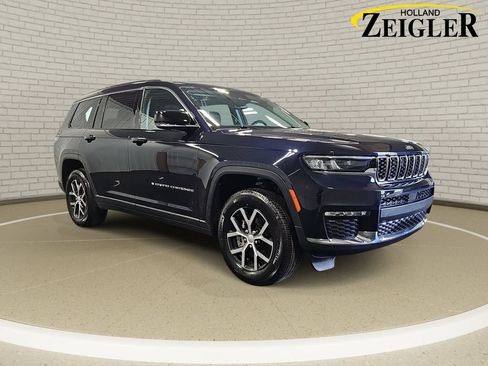 Used 2023 Jeep Grand Cherokee L Limited w/ Trailer Tow Group (B) AWD/4WD image 3