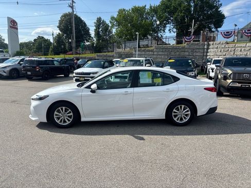 Used 2025 Toyota Camry LE w/ Convenience Package AWD/4WD image 7