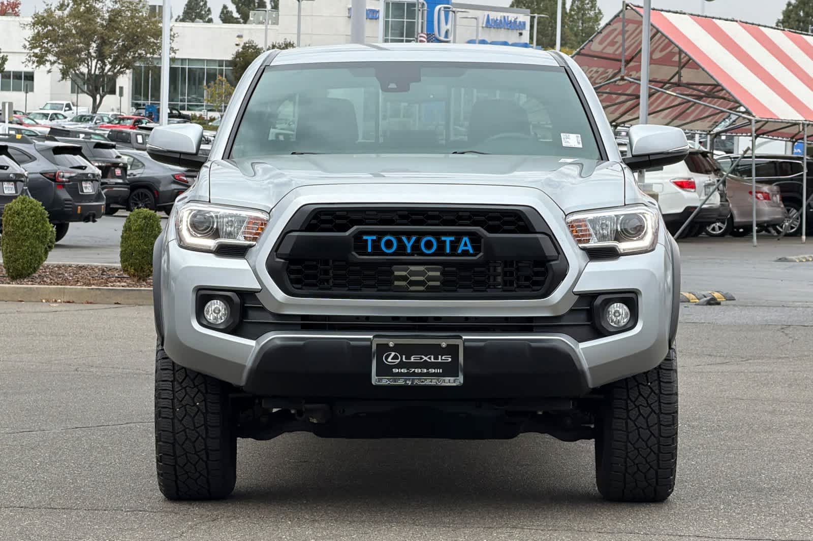 Used 2022 Toyota Tacoma TRD Off-Road AWD/4WD image 10