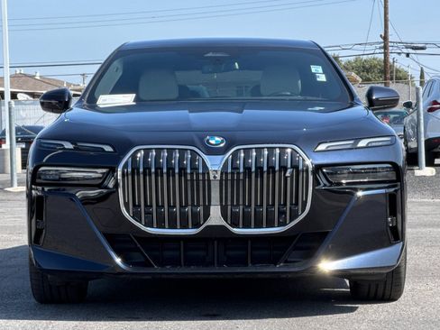 Used 2024 BMW i7 xDrive60 w/ Premium Package 2 AWD/4WD image 5
