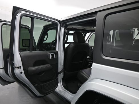 Used 2023 Jeep Wrangler Unlimited Sahara w/ Cold Weather Group image 18