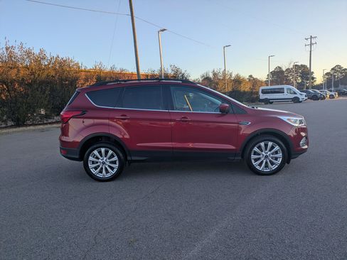 Used 2019 Ford Escape SEL image 3