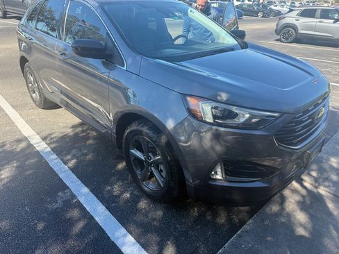 Used 2022 Ford Edge SEL w/ Sport Appearance Package image 2