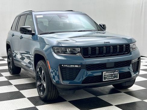 New 2026 Jeep Grand Cherokee Limited w/ Limited Altitude Package AWD/4WD image 2