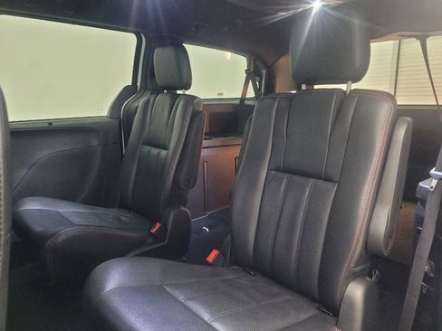 Used 2019 Dodge Grand Caravan GT FWD image 18