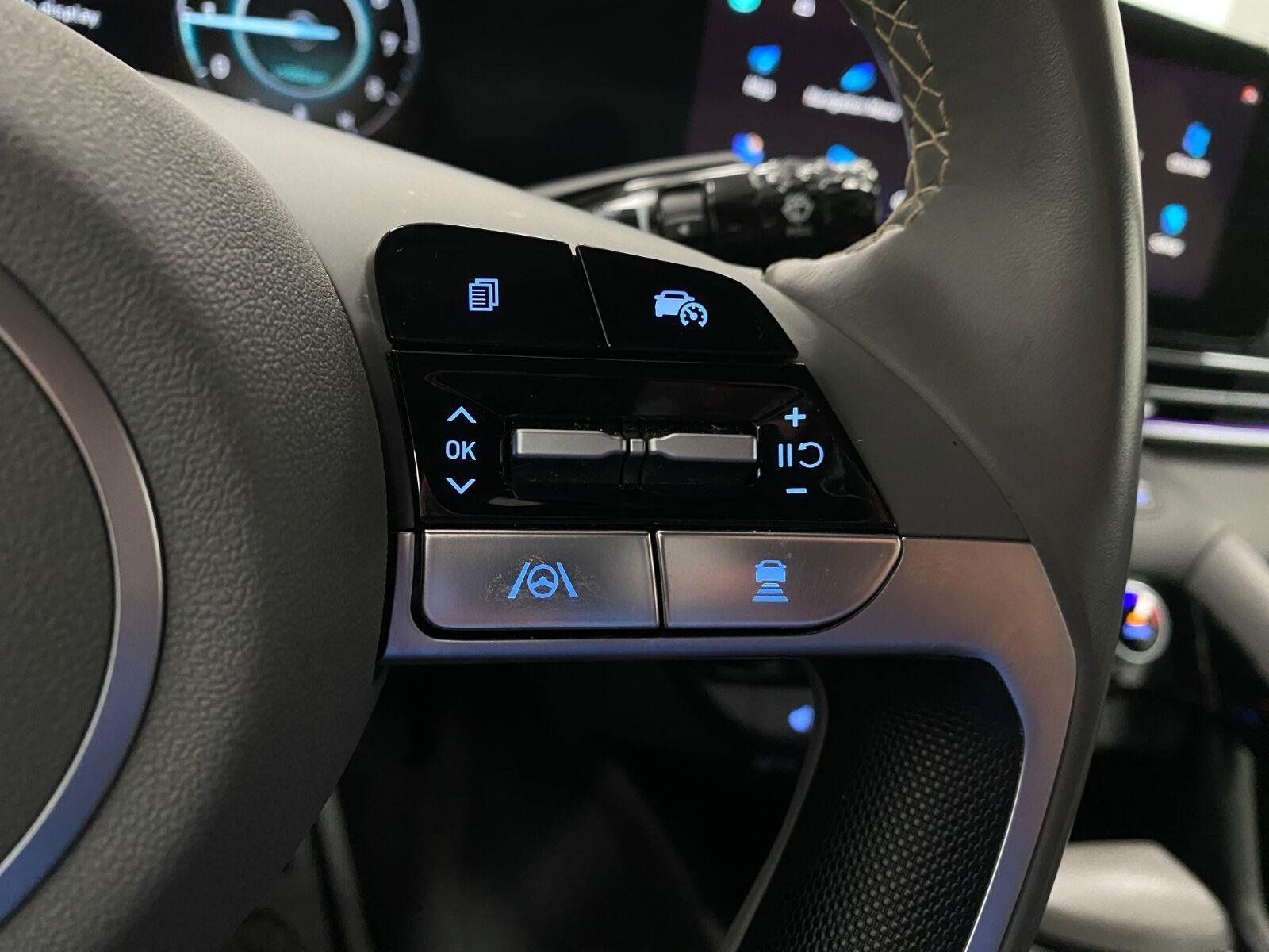 Certified 2025 Hyundai Elantra SEL FWD image 16