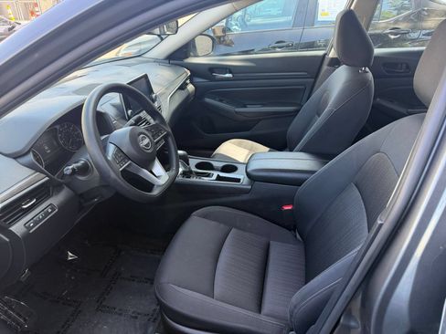 Used 2025 Nissan Altima 2.5 SV FWD image 27