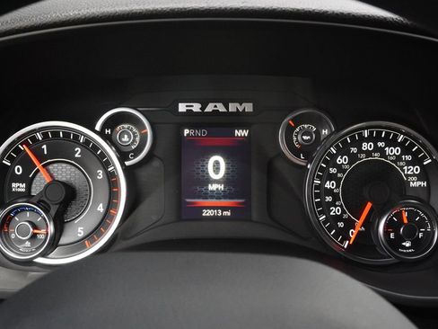 Used 2024 RAM 2500 Tradesman w/ Chrome Appearance Group AWD/4WD image 13