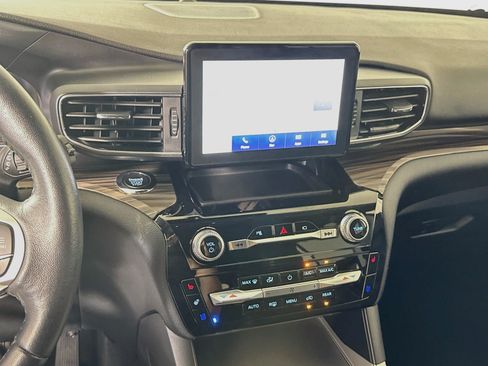 Used 2023 Ford Explorer Limited AWD/4WD image 18
