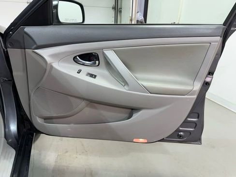 Used 2010 Toyota Camry LE image 20