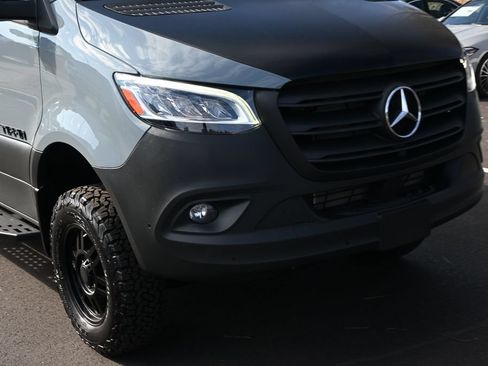 Used 2023 Mercedes-Benz Sprinter 2500 image 34