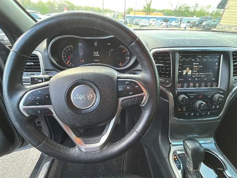 Used 2018 Jeep Grand Cherokee Limited image 22